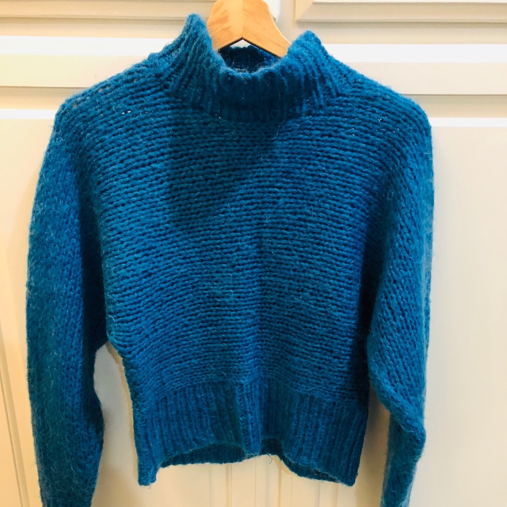 VINTAGE dolman sleeve crop sweater.